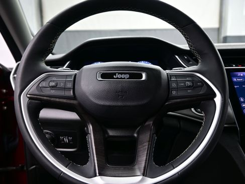 Used 2023 Jeep Grand Cherokee L Limited w/ Luxury Tech Group II AWD/4WD image 23