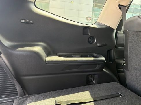 Used 2022 Subaru Ascent Limited AWD/4WD image 36