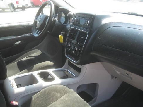 Used 2016 Dodge Grand Caravan SXT FWD image 19