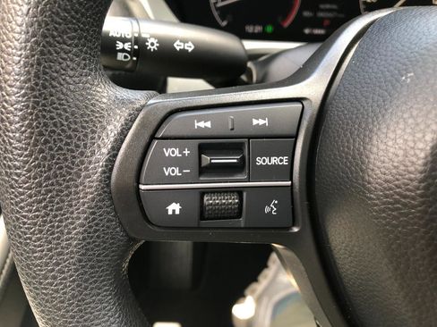 Used 2025 Honda HR-V LX image 18