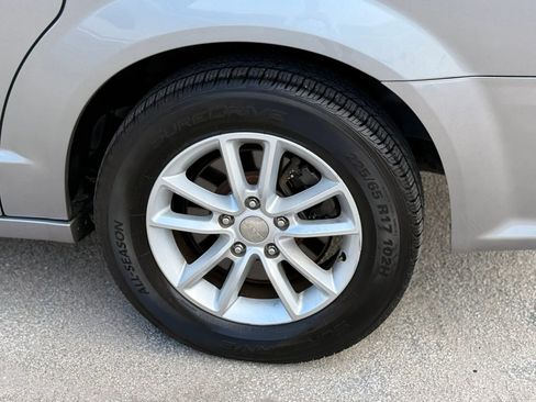 Used 2016 Dodge Grand Caravan SXT w/ UConnect Hands-Free Group FWD image 37