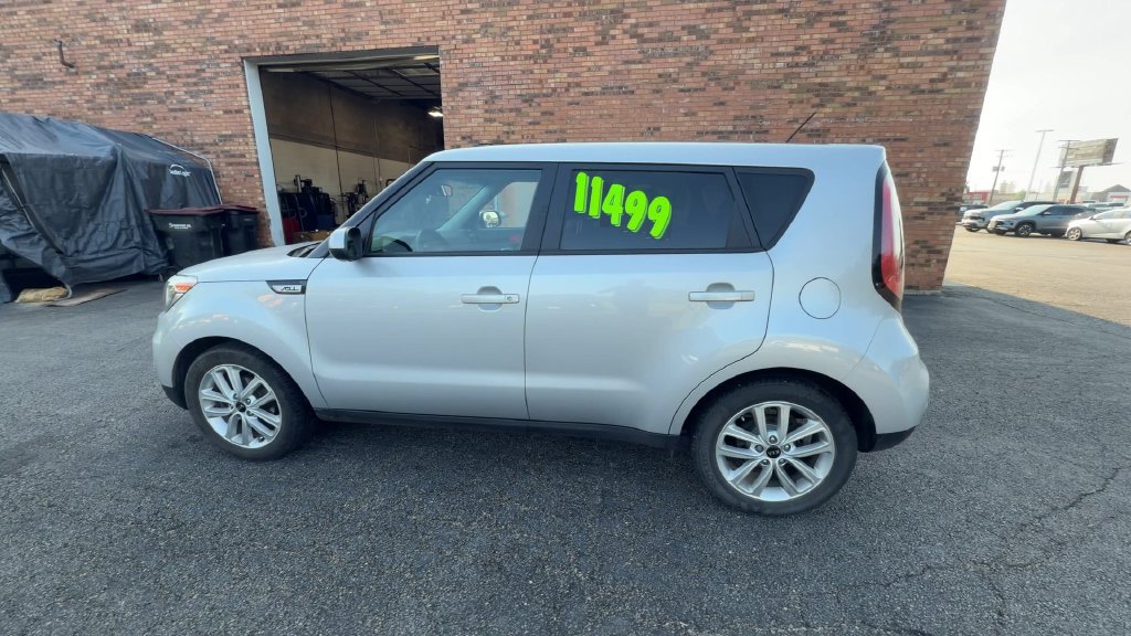 Used 2017 Kia Soul + FWD image 5