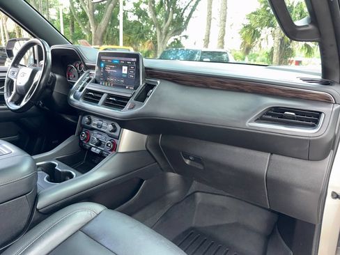 Used 2021 Chevrolet Tahoe Z71 w/ Luxury Package AWD/4WD image 24