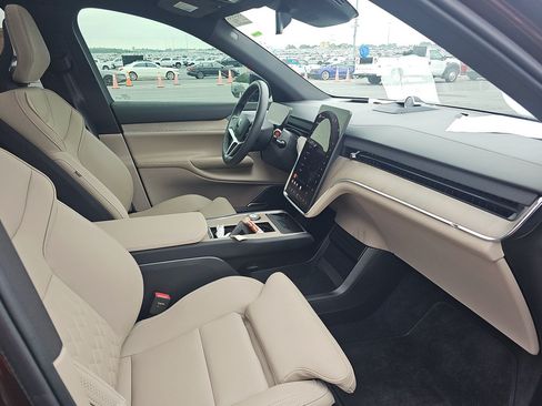 Used 2025 Volvo EX90 Ultra AWD/4WD image 8