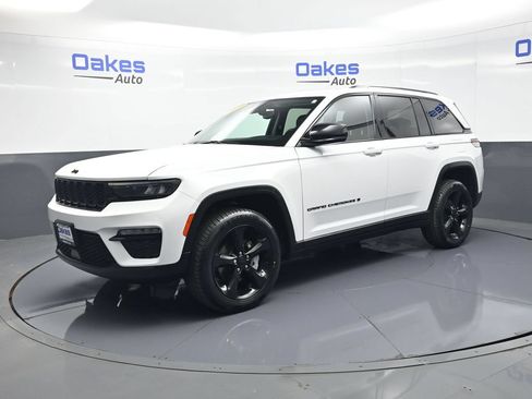 Used 2023 Jeep Grand Cherokee Limited w/ Black Appearance Package AWD/4WD image 4