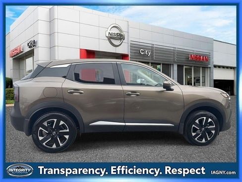 Certified 2025 Nissan Kicks SV image 5