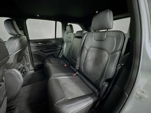 Used 2024 Jeep Grand Cherokee Altitude AWD/4WD image 24