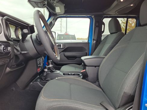 Used 2024 Jeep Gladiator Sport image 19