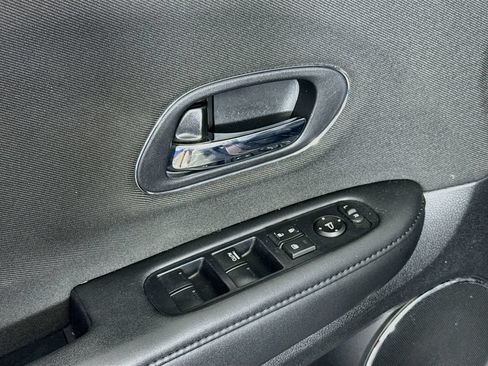 Used 2019 Honda HR-V EX image 17