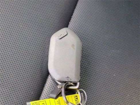 Used 2024 Kia Telluride S image 28