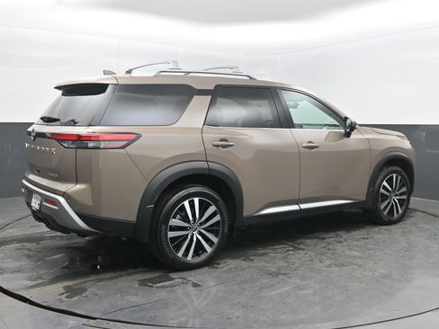 Certified 2024 Nissan Pathfinder Platinum w/ Cargo Package image 7