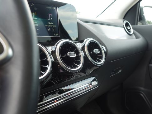 Used 2021 Mercedes-Benz GLA 250 4MATIC image 9