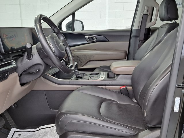Used 2025 Kia Carnival FWD image 22