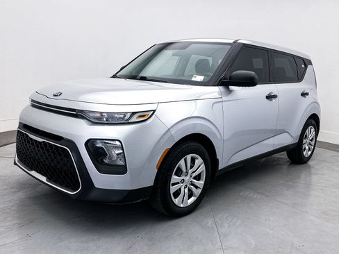 Used 2020 Kia Soul LX FWD image 2
