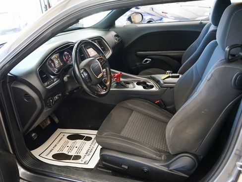 Used 2016 Dodge Challenger SXT image 18