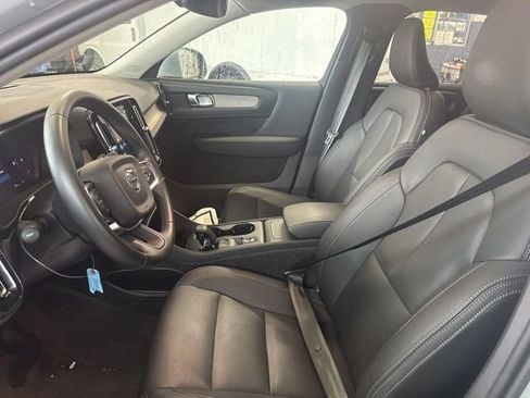 Used 2025 Volvo XC40 B5 Core AWD/4WD image 10