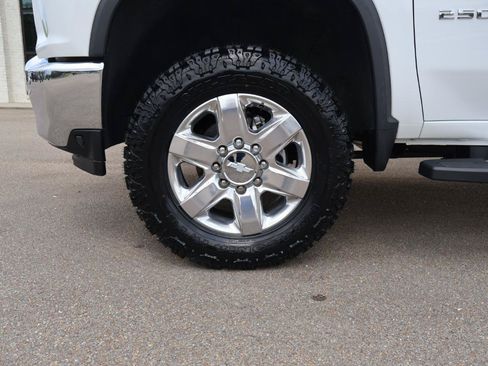 Used 2020 Chevrolet Silverado 2500 LTZ w/ LTZ Premium Package AWD/4WD image 17