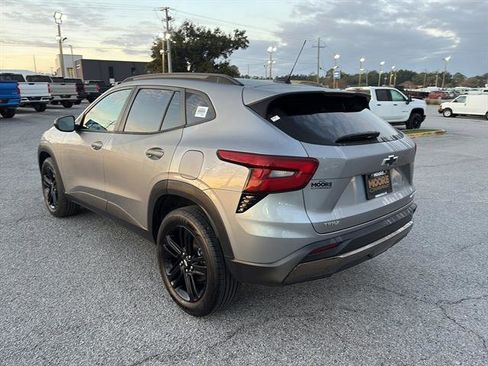 Used 2025 Chevrolet Trax ACTIV w/ Driver Confidence Package image 5
