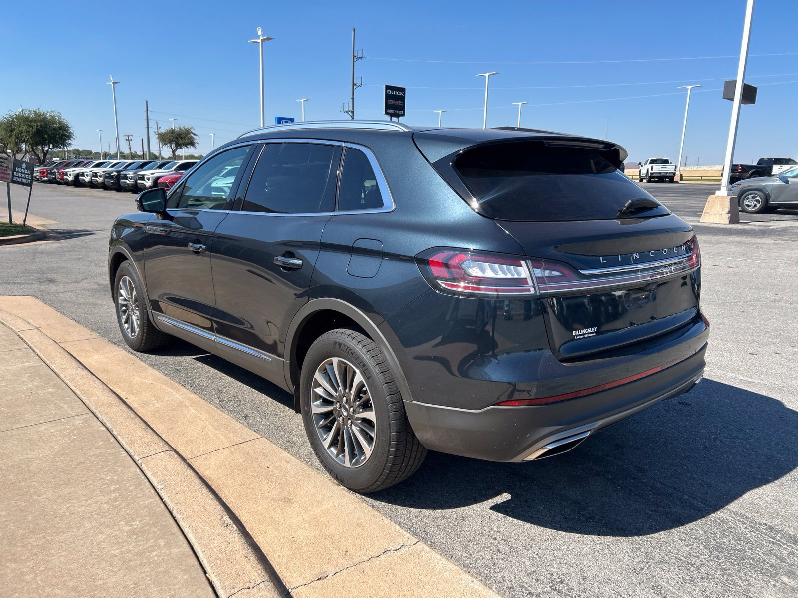 Used 2023 Lincoln Nautilus AWD w/ Premium Package image 7