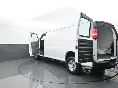 Used 2023 Chevrolet Express 2500 Extended RWD image 3