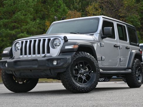 Used 2019 Jeep Wrangler Unlimited Sport image 4