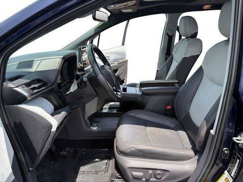 Used 2021 Toyota Sienna XSE FWD image 11