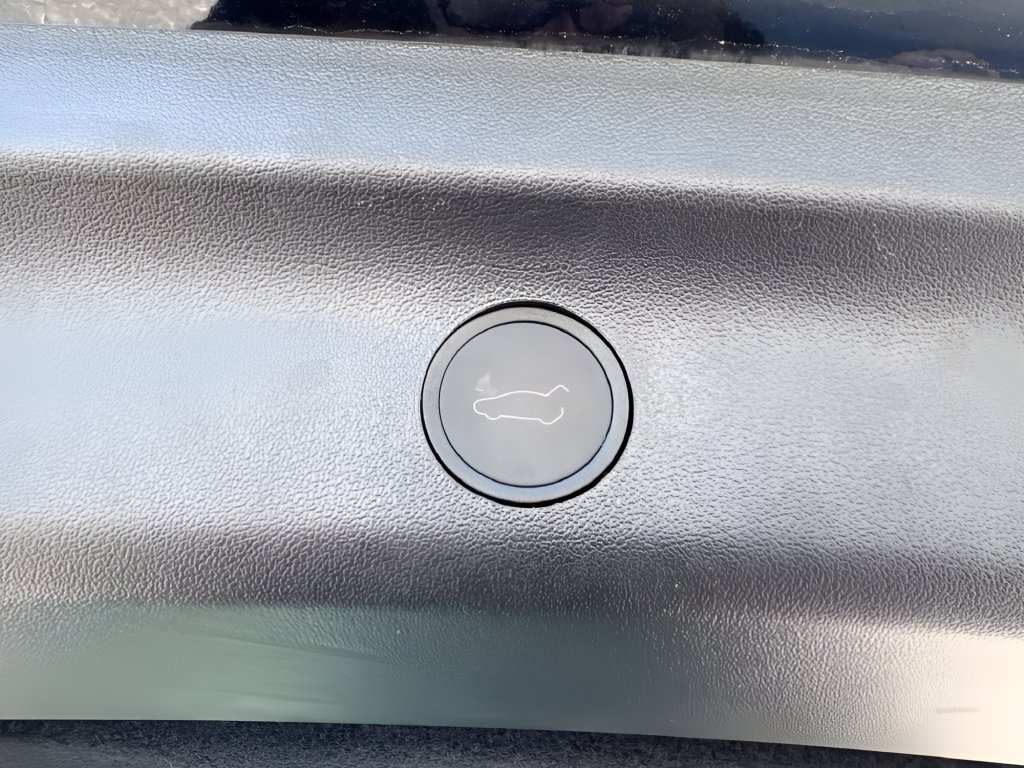 Used 2023 Tesla Model Y Long Range AWD/4WD image 30
