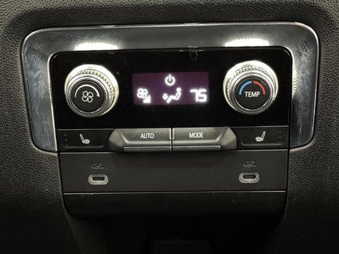 Used 2022 GMC Yukon SLT w/ SLT Premium Package image 36