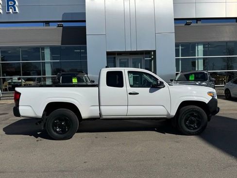 Used 2022 Toyota Tacoma SR image 31