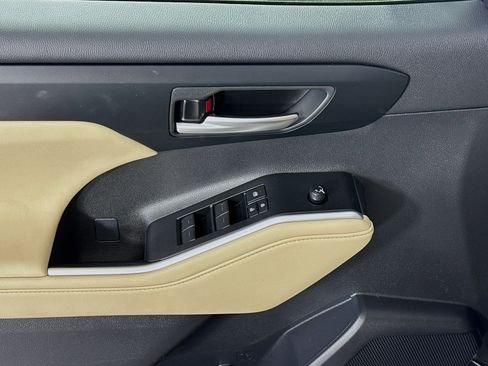 Certified 2025 Toyota Highlander XLE AWD/4WD image 17