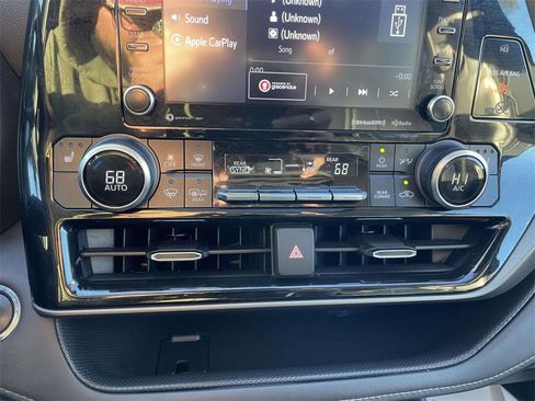 Used 2022 Toyota Highlander XLE image 30