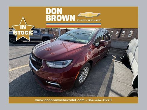 Used 2021 Chrysler Pacifica Touring-L FWD image 1