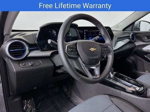 New 2025 Chevrolet Trax LT w/ Driver Confidence Package FWD image 10