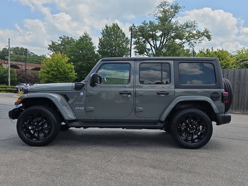 Used 2023 Jeep Wrangler Unlimited Sahara w/ Cold Weather Group AWD/4WD image 2
