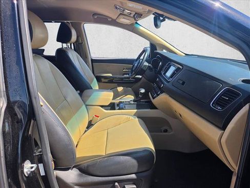 Used 2017 Kia Sedona SX FWD image 19
