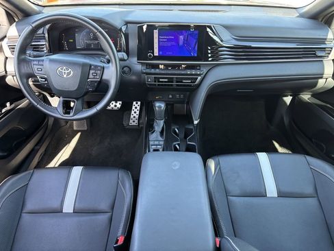 Used 2025 Toyota Camry SE image 11