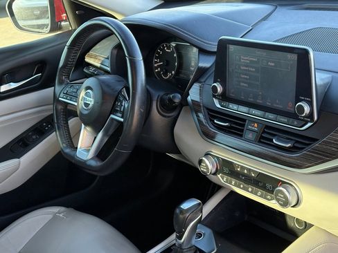 Certified 2019 Nissan Altima 2.5 Platinum image 39