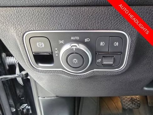 Used 2023 Mercedes-Benz GLB 250 4MATIC image 11