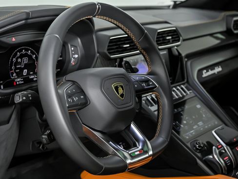 Used 2022 Lamborghini Urus image 26