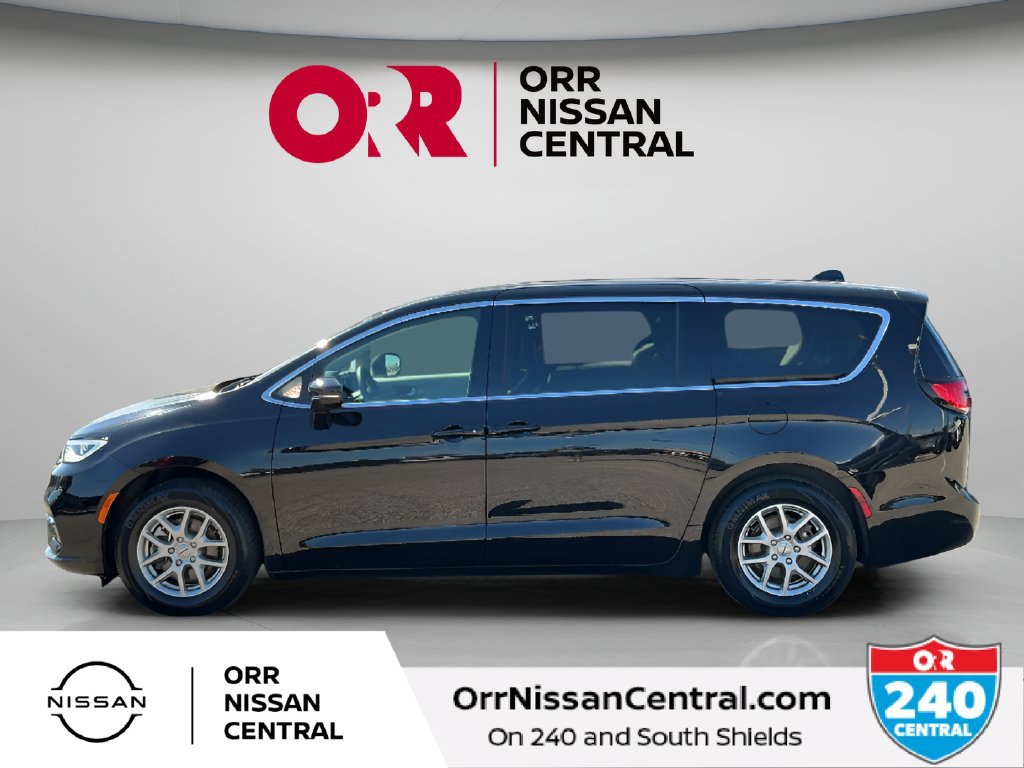Used 2024 Chrysler Pacifica Touring-L FWD image 8