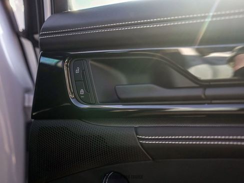 Used 2024 Porsche Panamera 4 w/ Premium Package image 24