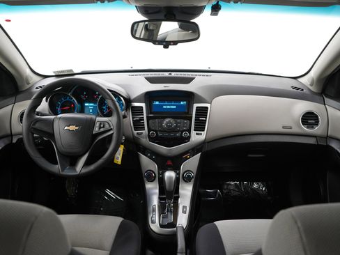 Used 2013 Chevrolet Cruze LS FWD image 13