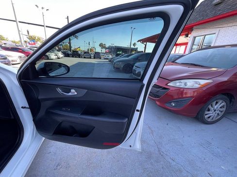 Used 2021 Kia Forte LXS FWD image 10