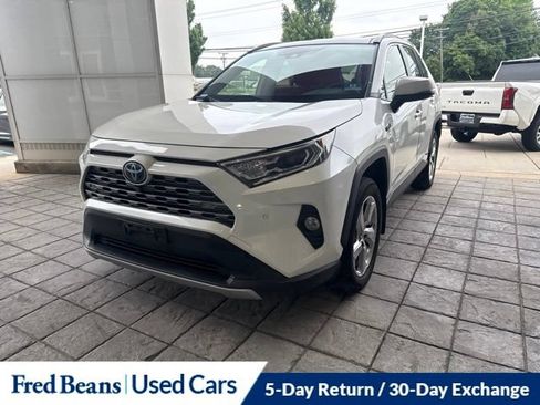 Used 2020 Toyota RAV4 Limited AWD/4WD image 19