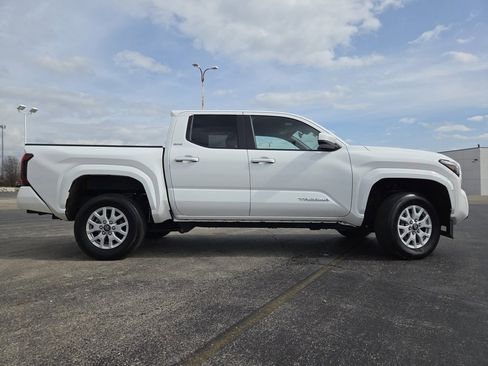 Used 2024 Toyota Tacoma SR5 RWD image 21