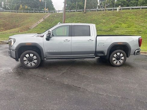 Used 2025 GMC Sierra 2500 Denali w/ Denali Reserve Package AWD/4WD image 4