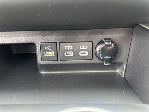 Used 2023 Toyota Highlander XLE FWD image 19
