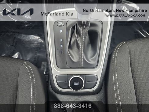 Used 2022 Hyundai Venue SEL image 20