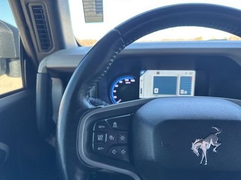 Used 2023 Ford Bronco Wildtrak image 13