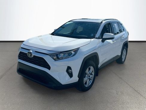 Used 2019 Toyota RAV4 XLE FWD image 3
